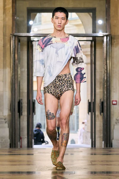 Look 3